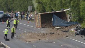 ‘People will miss flights from Stansted’ after overturned lorry shuts down M11